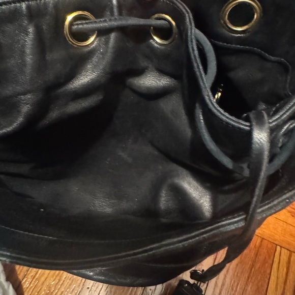 Chanel bucket bag with gold chain strap - Picture 15 of 15